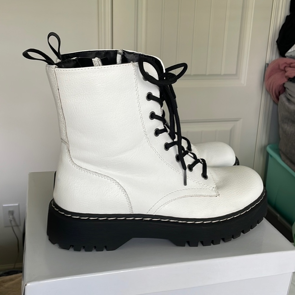 White combat boots- Dr. Martens look alike